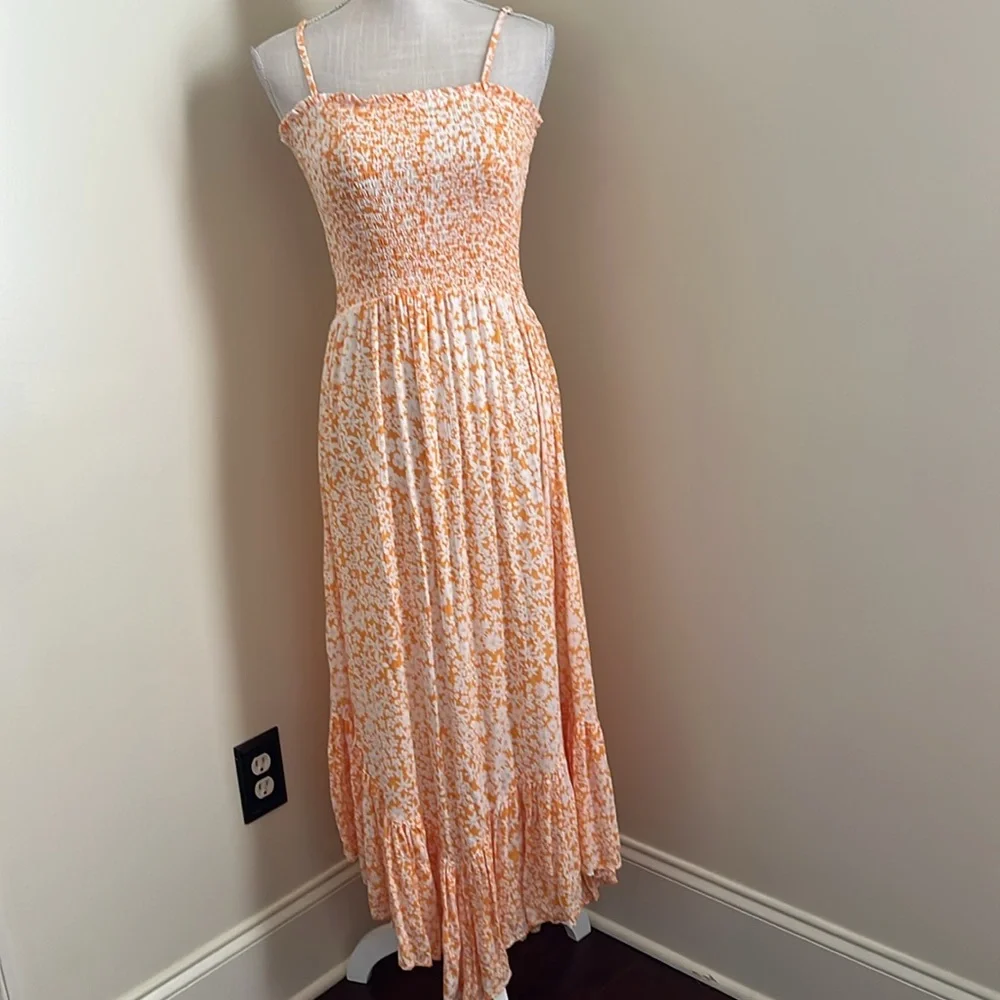 ☀️Smocked Spaghetti Strap Maxi. Size Medium